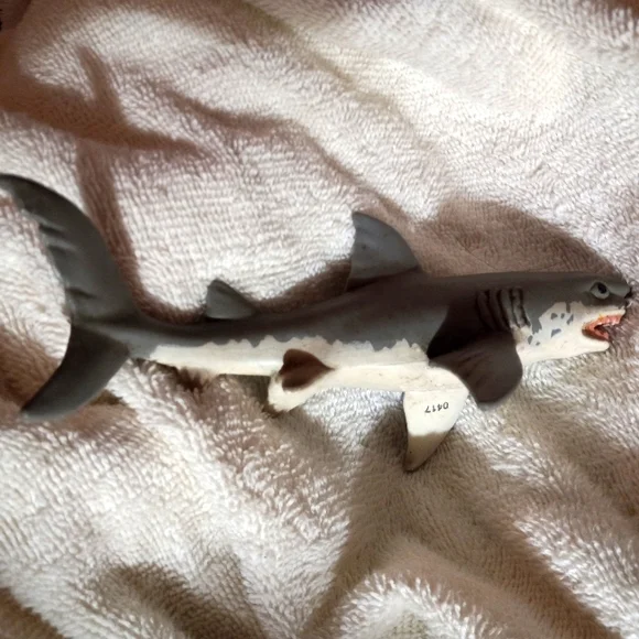 Vintage Shark Toy - Picture 1 of 11
